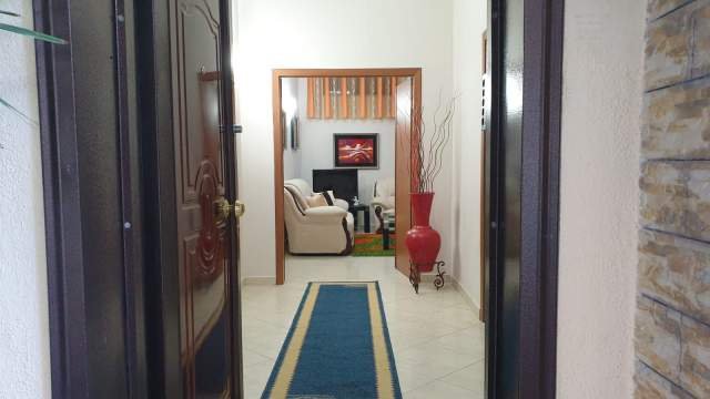 Tirane, jepet me qera apartament 2+1 Kati 1, 90 m² 500 Euro (Rruga e Durrsit)