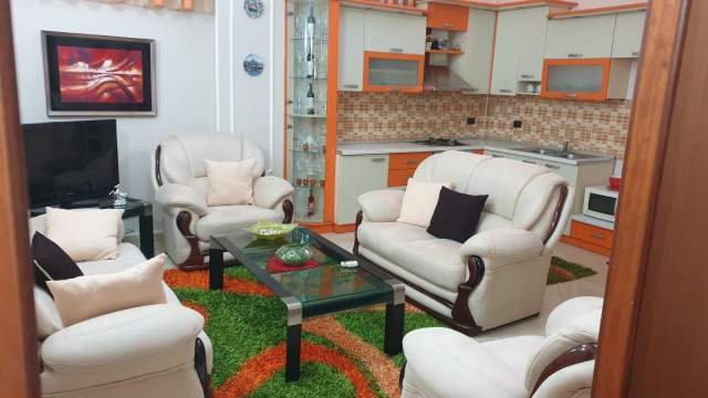 Tirane, jepet me qera apartament 2+1 Kati 1, 90 m² 500 Euro (Rruga e Durrsit)