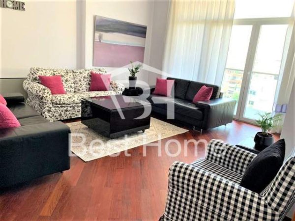 Tirane, jap me qera apartament 2+1+BLK Kati 8, 110 m² 1.100 Euro (Rruga Abdyl Frasheri)