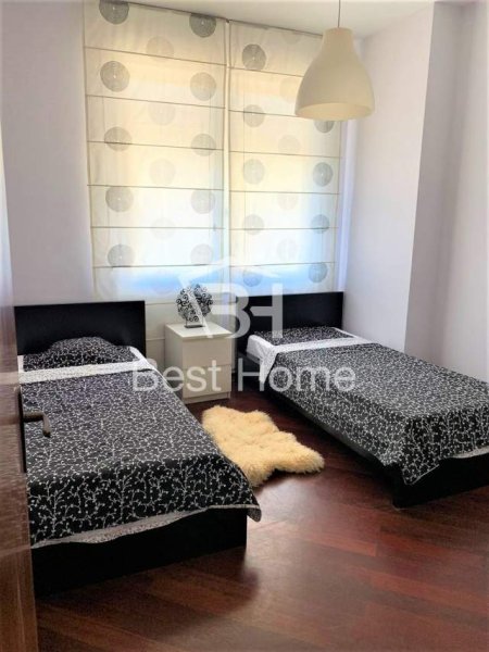 Tirane, jap me qera apartament 2+1+BLK Kati 8, 110 m² 1.100 Euro (Rruga Abdyl Frasheri)