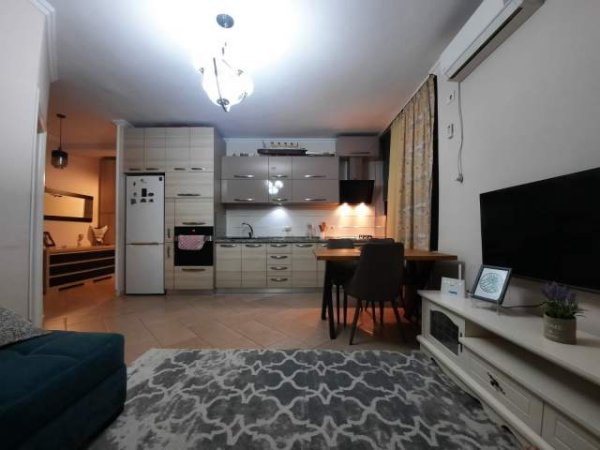 Tirane, jepet me qera apartament 2+1 Kati 7, 90 m² 450 Euro (Rruga Petro Nini Luarasi)