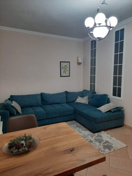 Tirane, jepet me qera apartament 2+1 Kati 7, 90 m² 450 Euro (Rruga Petro Nini Luarasi)