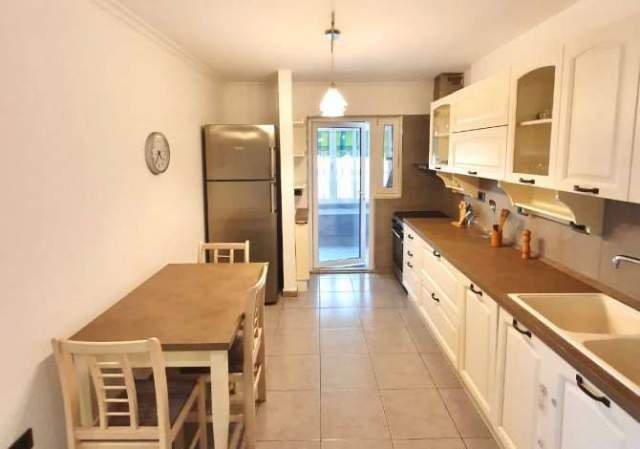 Tirane, jepet me qera apartament 2+1 Kati 8, 120 m² 650 Euro (Rruga Sulejman Delvina)