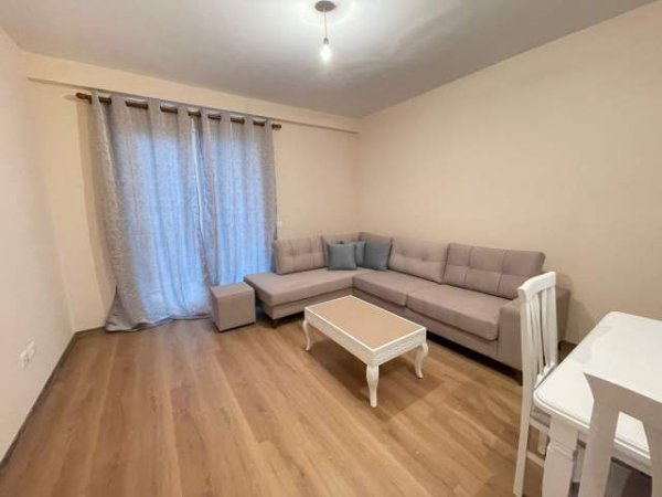 Tirane, jepet me qera apartament 2+1 Kati 3, 96 m² 400 Euro (Unaza E Re Astir)