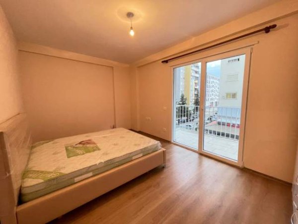 Tirane, jepet me qera apartament 2+1 Kati 3, 96 m² 400 Euro (Unaza E Re Astir)