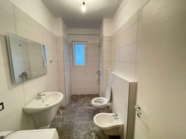 Tirane, jepet me qera apartament 2+1 Kati 3, 96 m² 400 Euro (Unaza E Re Astir)