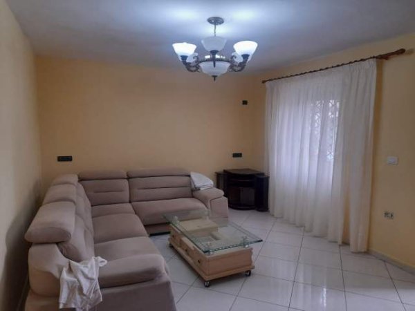 Tirane, jepet me qera apartament 1+1 Kati 1, 60 m² 30.000 Leke (Shkolla e Kuqe)