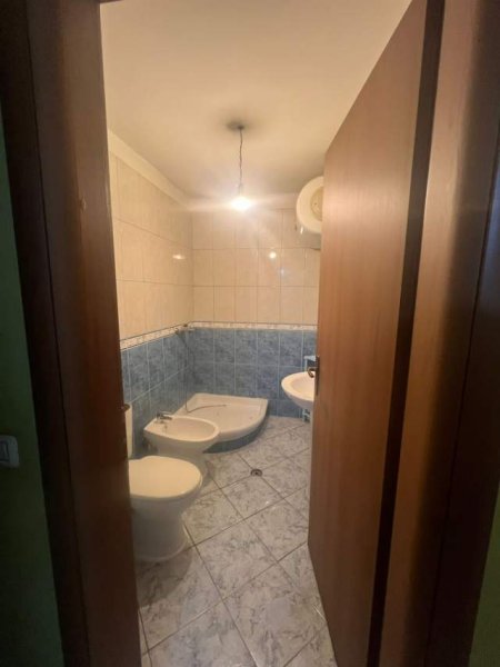 Tirane, jepet me qera apartament 2+1+BLK Kati 3, 100 m² 30.000 Leke (pallatet e Verdha kthesa e Kamzes)
