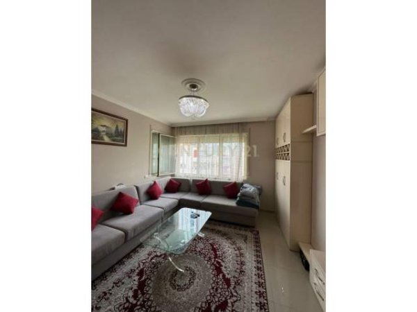 Tirane, jepet me qera garsonier Kati 3, 40 m² 300 Euro (Rruga e Ullishtes)