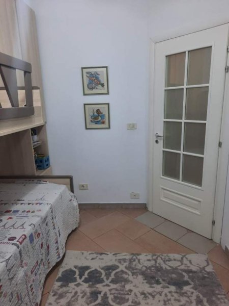 Tirane, jap me qera apartament 2+1 Kati 7, 90 m² 450 Euro (rruga petro nini luarasi)