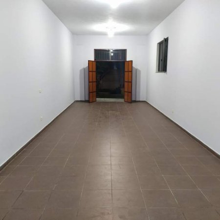 Tirane, jepet me qera garazh Kati 1, 80 m², 27.000 Leke (Rruga Kokonozve, Kodra e Priftit)