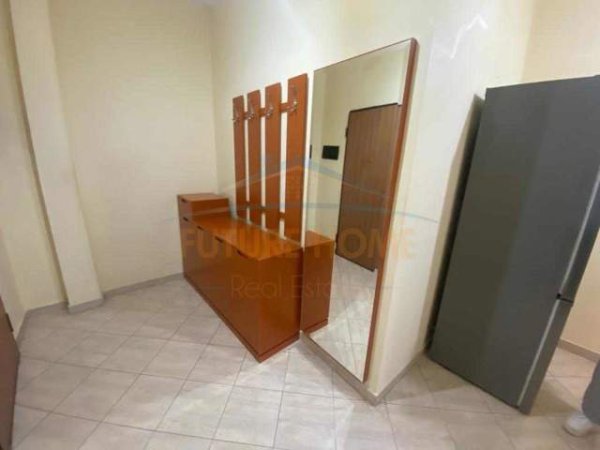 Tirane, jepet me qera apartament 1+1+BLK Kati 4, 63 m² 300 Euro (Yzberisht)