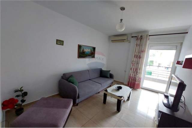 Tirane, jepet me qera apartament 1+1 Kati 3, 65 m² 400 Euro (Rruga e Elbasanit)