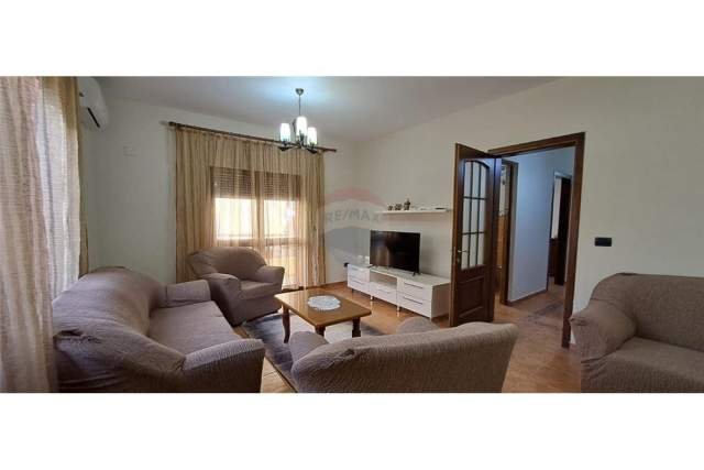 Tirane, jepet me qera apartament 2+1+BLK Kati 1, 150 m² 400 Euro (Selaudin Zorba)