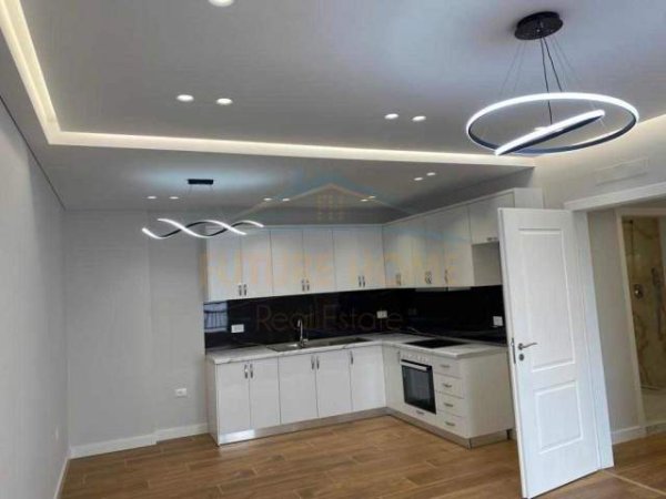 Tirane, jepet me qera apartament 2+1 Kati 7, 110 m² 350 Euro (Unaza E Re Astir)