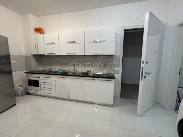 Tirane, jepet me qera apartament 2+1+BLK Kati 4, 78 m² 350 Euro (Ali Demi Kompleksi Mangalem)