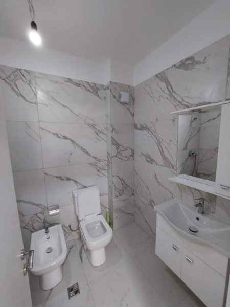 Tirane, jepet me qera apartament 2+1+BLK Kati 5, 97 m² 450 Euro (Astir, Vila L)