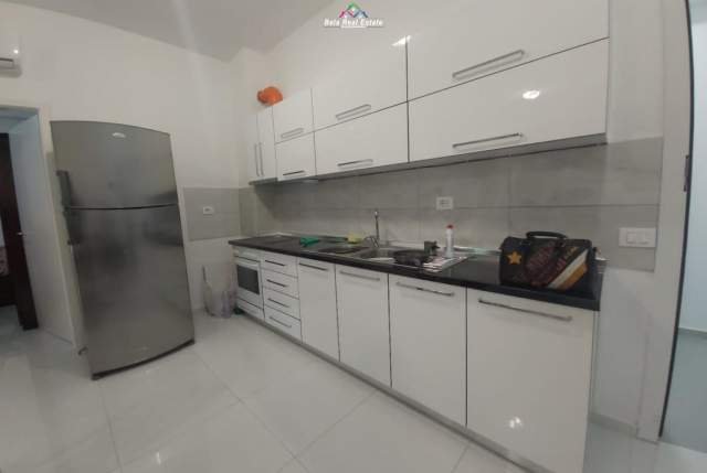 Tirane, jepet me qera apartament 2+1 Kati 4, 80 m² 400 Euro (ali)