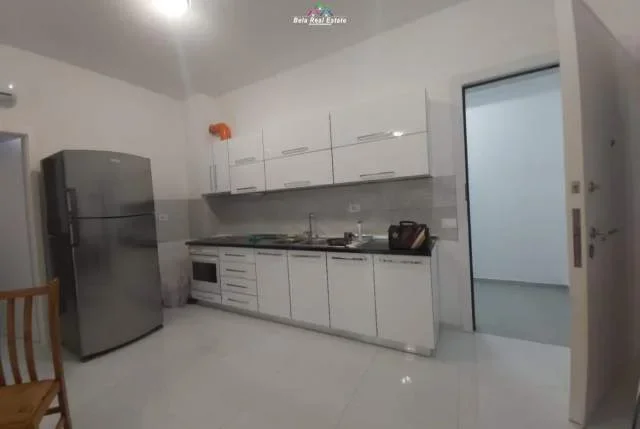 Tirane, jepet me qera apartament 2+1 Kati 4, 80 m² 400 Euro (ali)