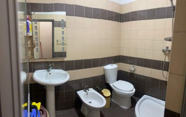 Tirane, jepet me qera 97 m² 350 Euro (Astir prane  Vila L)