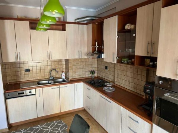 Tirane, shes apartament 2+1 Kati 5, 105 m² 189.900 Euro (rruga qemal stafa)