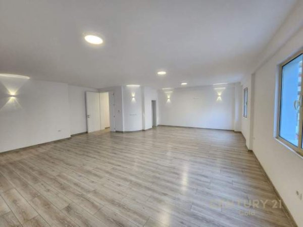 Tirane, jepet me qera ambjent biznesi 335 m² 3.000 Euro