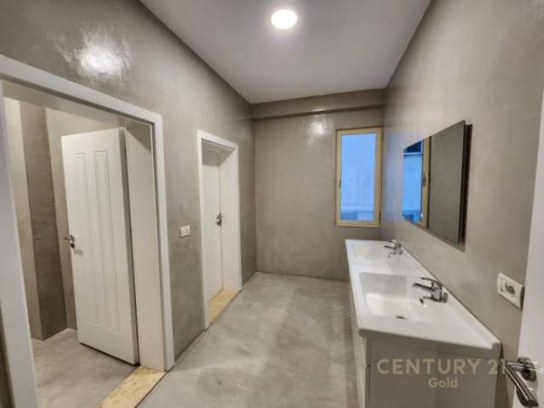 Tirane, jepet me qera ambjent biznesi 335 m² 3.000 Euro