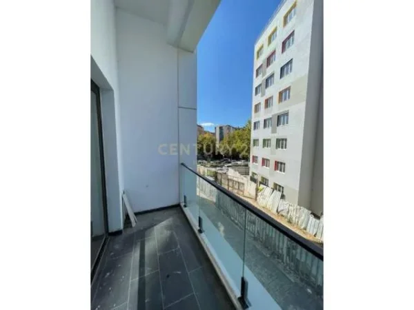 Japim me qira ambjent komercial, kompleksi arlis. 600 euro/muaj