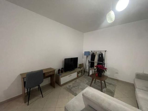 Tirane, jepet me qera apartament 1+1+BLK Kati 4, 75 m² 380 Euro (Perballe Delijorgjit)