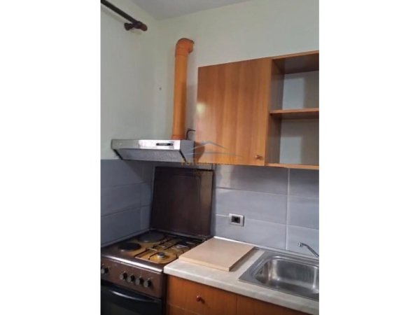 Tirane, jepet me qera apartament 1+1 Kati 1, 70 m² 350 € 
