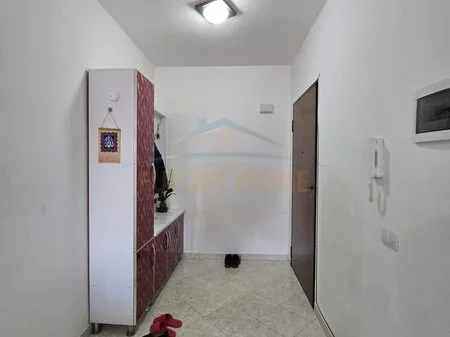 Tirane, shitet apartament 2+1+Ballkon Kati 2, 85 m² 156.500 € (Fusha e Aviacionit)