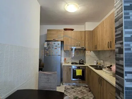 Tirane, shitet apartament 2+1+Ballkon Kati 2, 85 m² 156.500 € (Fusha e Aviacionit)