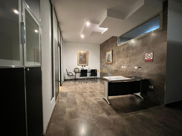 Tirane, jepet me qera zyre Kati 4, 132 m² 2.000 € (Garda e Republikes)