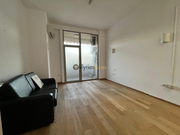 Tirane, jepet me qera zyre Kati 4, 132 m² 2.000 € (Garda e Republikes)