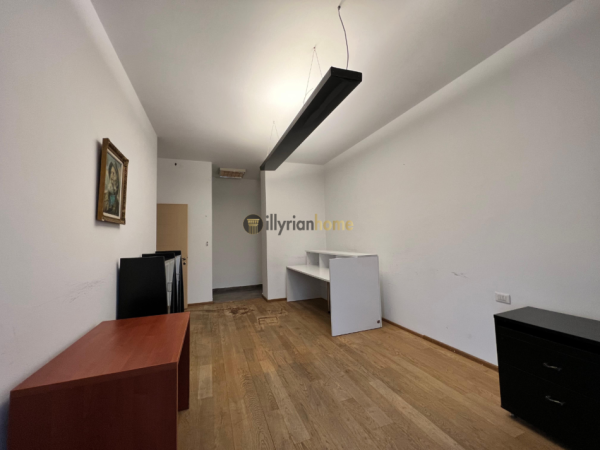 Tirane, jepet me qera zyre Kati 4, 132 m² 2.000 € (Garda e Republikes)