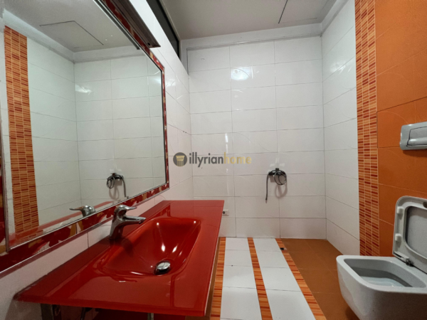 Tirane, jepet me qera zyre Kati 4, 132 m² 2.000 € (Garda e Republikes)