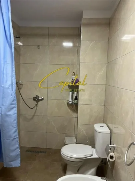 Tirane, jepet me qera Apartament 3+1 Kati 3, 120 m² 800 € ( 5 Maj )