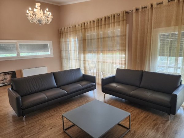 Tirane, jepet me qera Vile 2 Katshe Kati 2, 500 m² 2.000 € (Long Hill Rezidence ne TEG)