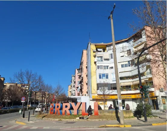 Tirane, jepet me qera ambjent biznesi Kati 0, 45 m² 850 € (Brryli)