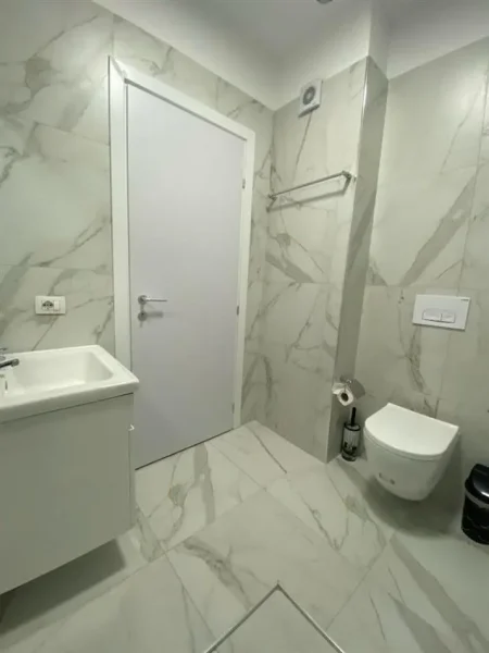 Tirane, jepet me qera apartament 2+1+Ballkon Kati 8, 99 m² 650 € (5 MAJI)