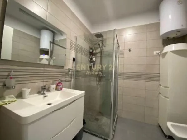 Tirane, jepet me qera apartament 1+1 Kati 6, 70 m² 550 € 