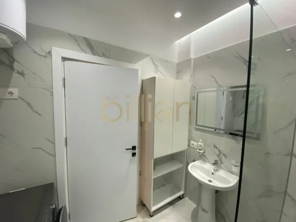 Tirane, jepet me qera 2+1 , 100 m² 550 € (Paskuqan)