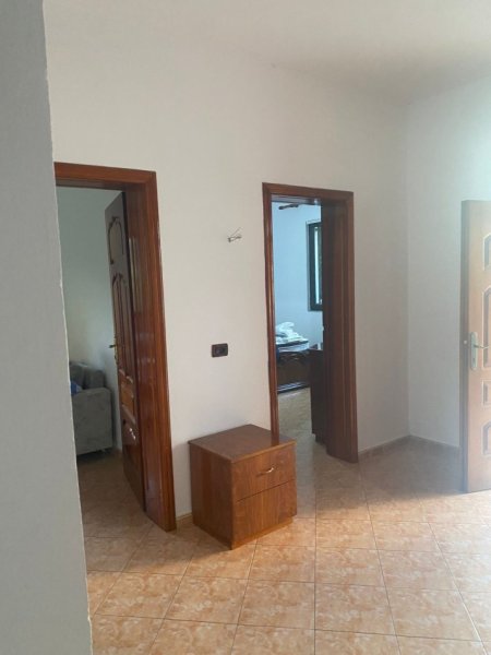 Tirane, jepet me qera apartament 1+1+Ballkon Kati 1, 75 m² 350 € (ne rrugen Don Bosko Tirane.)