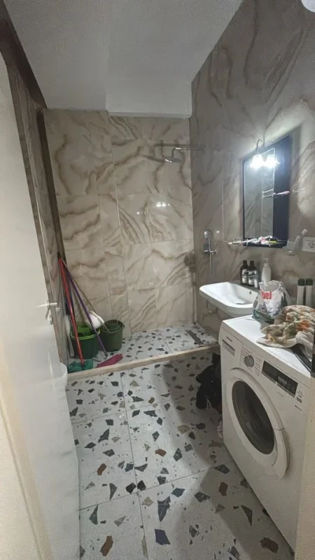 Tirane, jepet me qera apartament 2+1+Ballkon Kati 1, 70 m² 500 € (Ali Demi)