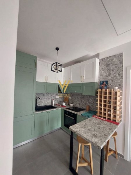 Tirane, jepet me qera apartament 1+1+Ballkon Kati 7, 80 m² 800 € (GARDEN BUILDING)