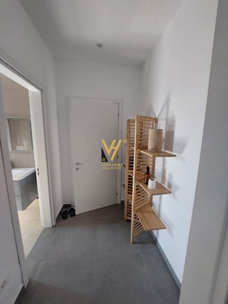 Tirane, jepet me qera apartament 1+1+Ballkon Kati 7, 80 m² 800 € (GARDEN BUILDING)