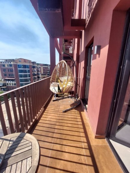 Tirane, jepet me qera apartament 1+1+Ballkon Kati 7, 80 m² 800 € (GARDEN BUILDING)