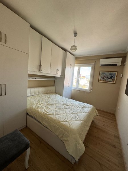 Tirane, jepet me qera apartament 2+1 , 100 m² 1.000 € 