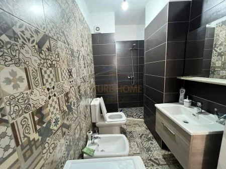 Tirane, jepet me qera apartament 1+1 Kati 9, 70 m² 400 €