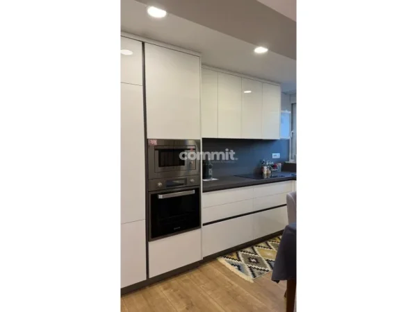 Tirane, jepet me qera apartament 1+1 Kati 2, 900 € 